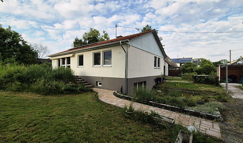 Charmanter Bungalow in ruhiger Wohnlage mit großem Garten - provisionsfrei