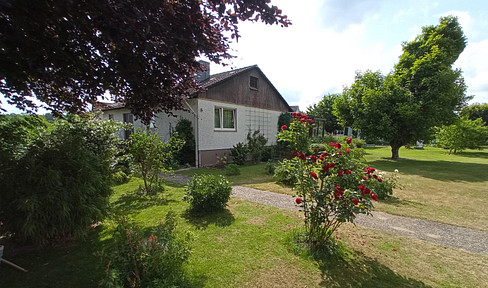 Family-friendly detached house with granny apartment