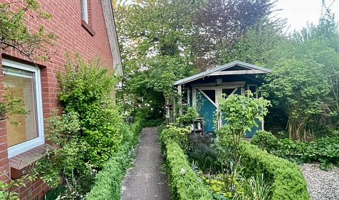 Well-maintained semi-detached house for sale near Hamburg