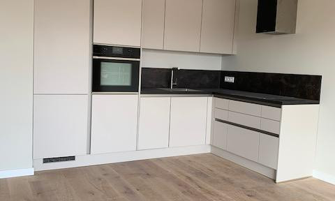 wunderschöne 2 Zi Neubauwohnung + Galerie, EBK, Balkon, befristet bis 31.08.2026, Waschmaschine