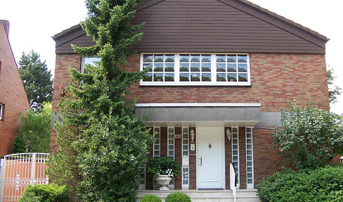 Individuelles Einfamilienhaus mit gehobener Innenausstattung, viel Platz  und schönem Garten