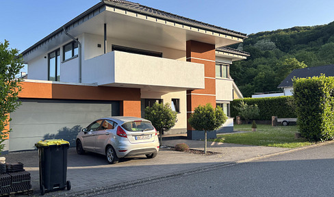 Freistehendes Einfamilienhaus mit Garten