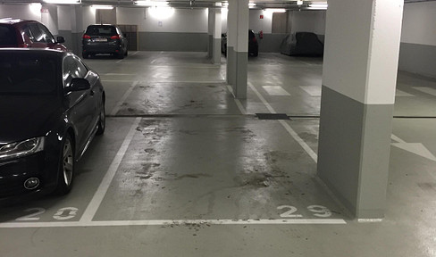 Large DEEP GARAGE SPACE near Mariahilferstraße!
