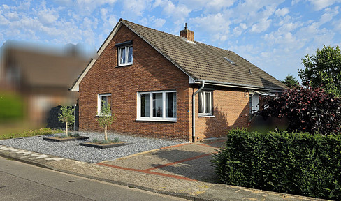 Refurbished gem with large garden for the whole family