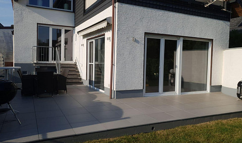 Exclusive, spacious 4-room apartment with beautiful garden, fitted kitchen, pool and sauna