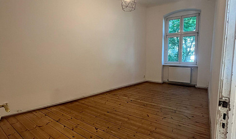 Beautiful old building shared flat with central and idyllic location