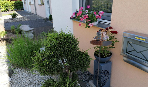 Modernes Reihenhaus mit Garten. Ideal für die kleine Familie, als auch für Menschen mit Handicap
