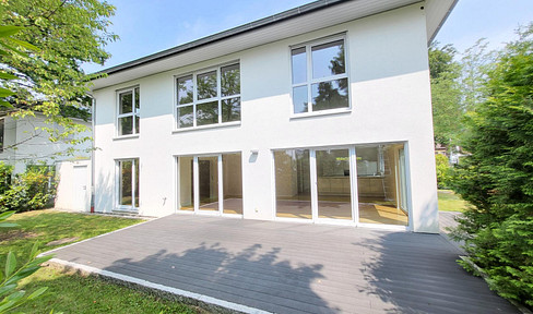 Exclusive, detached town villa in top location in Waldperlach - commission-free from private owner -