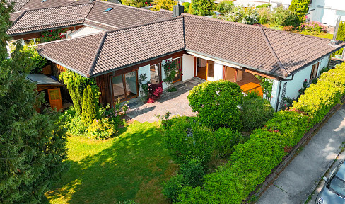 Lichtdurchfluteter Bungalow mit Gartenidylle – stilvoll modernisiert in begehrter Ortsrandlage