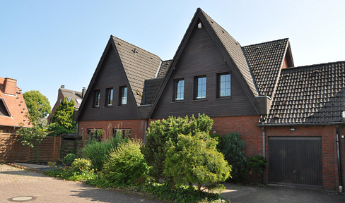Spacious house with granny apartment and 2 garages commission-free