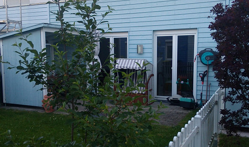 Modern terraced house in mint condition, near train station with garden, garage,