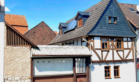 Lovingly renovated half-timbered house - sustainable, flexible design & excellent connections