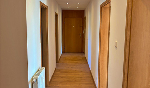 Große Etagenwohnung mit Garten