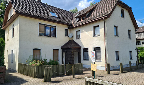 Tolle Wohnung, Zentral, eigener Garten, Balkon, 2x Carport