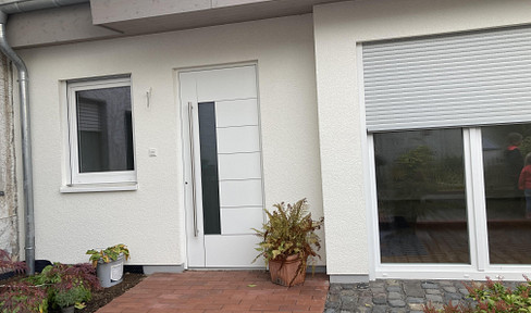 Senior-friendly 2.5-room first floor apartment with terrace and fitted kitchen in Cologne Poll