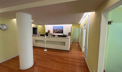 Modern practice in a central location in Frankfurt