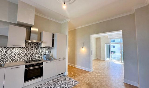 Designer apartment in renovated old building - spacious, flooded with light, unobstructed view