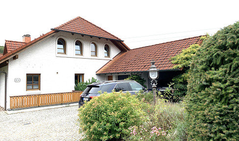 Architect's house with granny apartment & building plot on the edge of the forest
