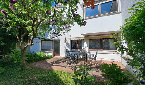 Spacious 4.5 room apartment in well-kept terraced house on the Wangener Höhe with views of Rotenberg