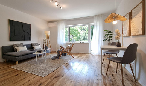 Light-flooded apartment with two balconies