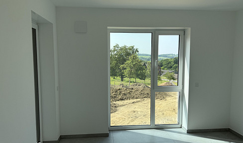 **Energiesparende Oase: Ihre lichtdurchflutete Wohnung mit geräumiger Terrasse!**