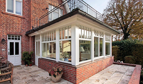 Modernized EFH near Niendorf market!