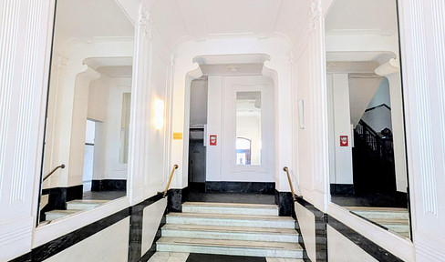 Unlimited - Available immediately - Close to Ku'Damm - Freshly renovated old building apartment