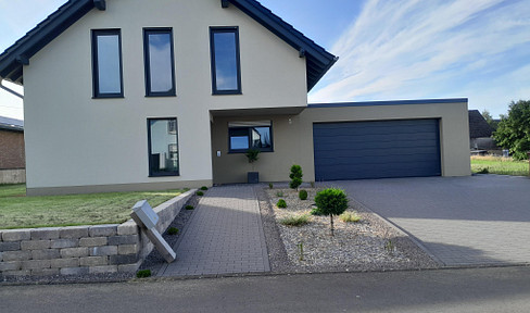 Detached house as good as new - year of construction 2022 - double garage