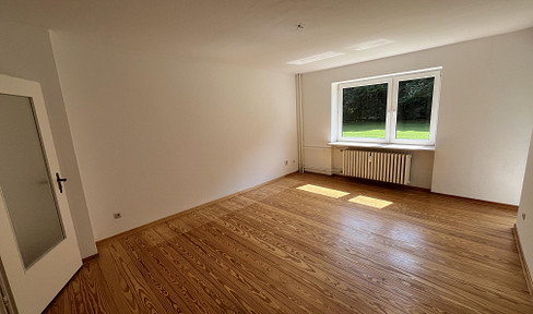 Tasteful 2-room first floor apartment with balcony and kitchen for rent.