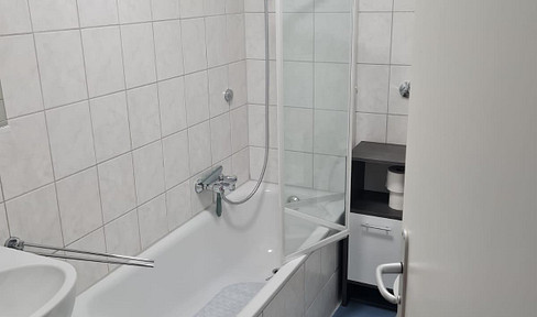🏠 Frisch renovierte & möblierte 2-Zimmer-Wohnung mit Balkon – freie WG-Zimmer