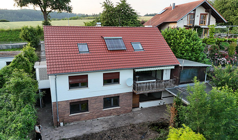 *WITHOUT PROVISION* Spacious two-family house incl. ground floor apartment & 256m² living space, 3x garages, 2x balconies