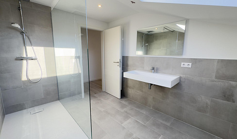 Elegant living on a new level - 3 rooms, stylishly renovated with new EBK - first occupancy!