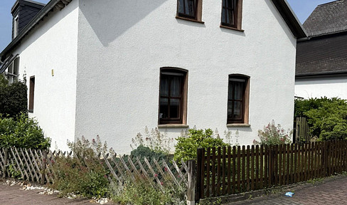 PREISREDUZIERUNG -PROVISIONSFREI- Charmantes, gepflegtes Haus mit traumhaftem Garten in Stromberg