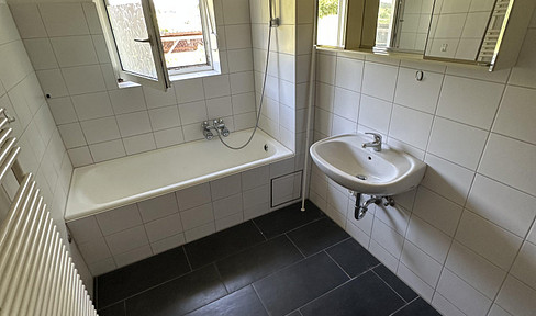 5-room apartment with large garden and barbecue area direct connection to the A7