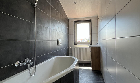 freshly renovated 3 RW in the DG in central location of Naumburg