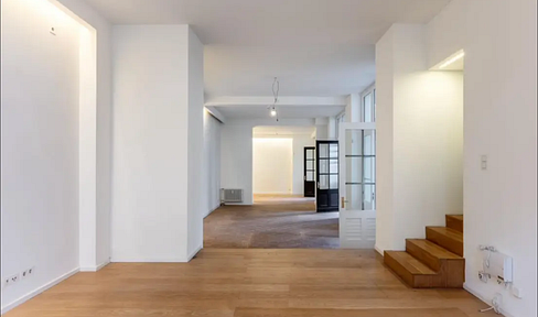 Partial loft/commercial unit in the famous Riehmers Hofgarten with two terraces