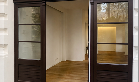 Partial loft/commercial unit in the famous Riehmers Hofgarten with two terraces