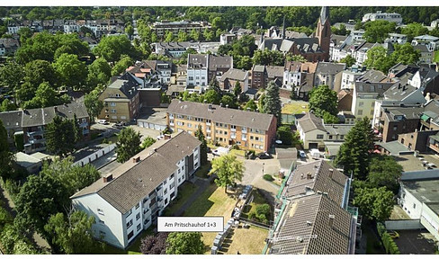 In the middle of Benrath! Multi-family house with yield, potential through building application and seclusion