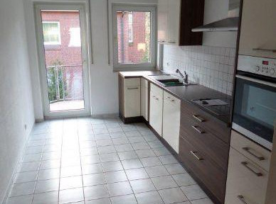 Upper floor apartment with nice balcony close to the city