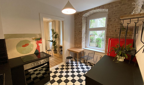 High-quality 1-room apartment with fitted kitchen
