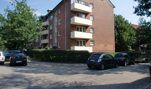 Bright 2-room apartment with beautiful EBK and balcony