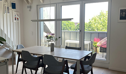 Bright new-build maisonette above the rooftops of Eimsbüttel