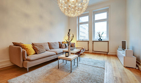 Wonderful 3-room apartment in an old building (stucco, high ceilings) with balcony overlooking greenery near Marienplatz