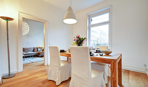 Wunderschöne 3-Zimmer Altbauwohnung (Stuck, hohe Decken) mit Balkon ins Grüne nahe Marienplatz