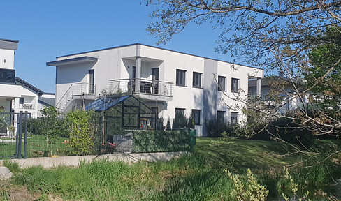 As-new 3-room apartment with balcony in top location!