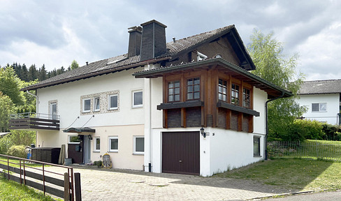 Residential building with 2-3 apartments - plenty of living space in Lenzkirch-Ruhbühl