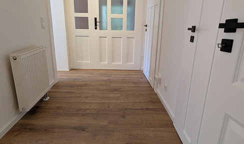Kernsanierter 3-Zimmer Altbau in zentraler Lager