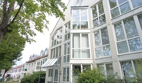 Helle Wohnung mit Wintergarten, Balkon, Tiefgarage und Keller in Manching