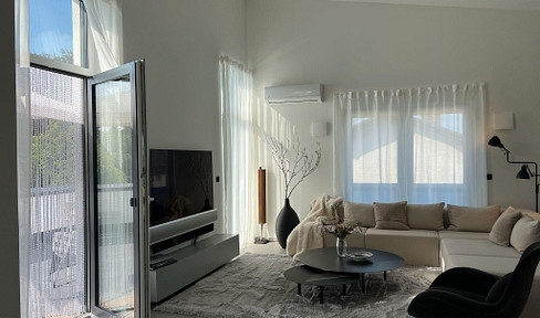 Modern penthouse with far-reaching views Fitted kitchen and 2 garages .... Move in immediately