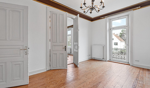 Free of charge! Light-flooded Jugentstil apartment in a strategically favorable location in Lokstedt